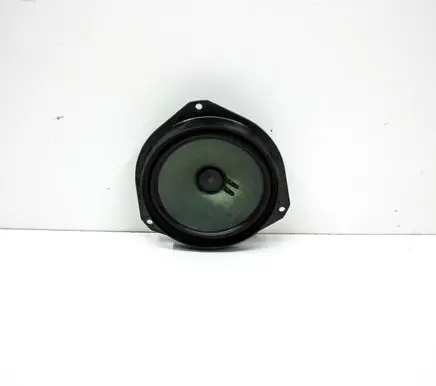 Alfa Romeo Giulia Front door speaker