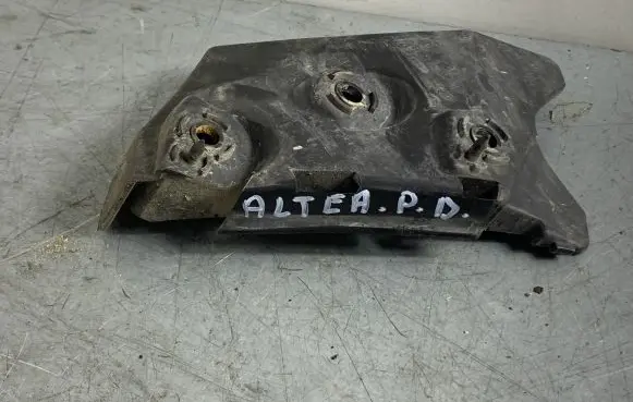 Seat Altea Front bumper mounting bracket 5P0807184A