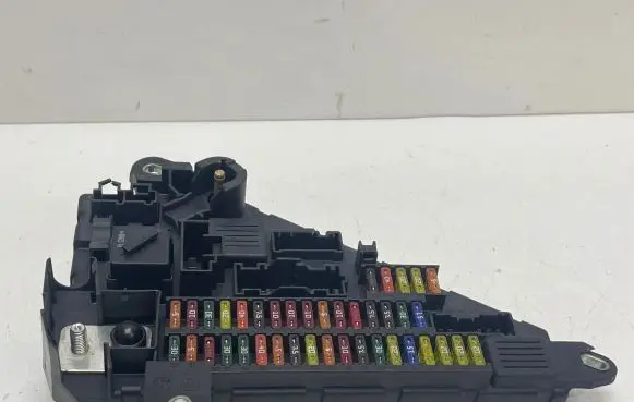 BMW 5 E60 E61 Fuse module 6906619