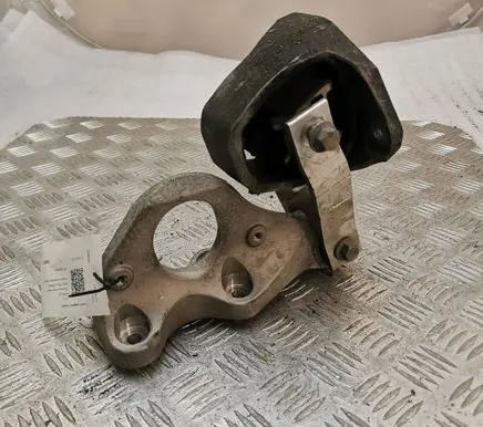 Volvo XC90 Engine mount bracket 31401993 3133995 31339953