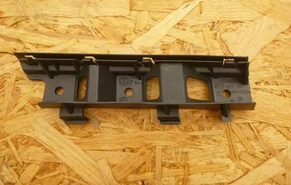 Volkswagen PASSAT B6 Front bumper mounting bracket 3C0807184