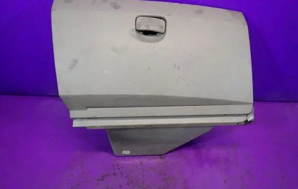 Glove box