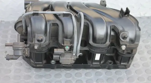 KIA Carens III Intake manifold
