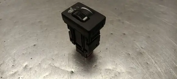 Toyota Avensis T270 Seat heating switch 8475105040