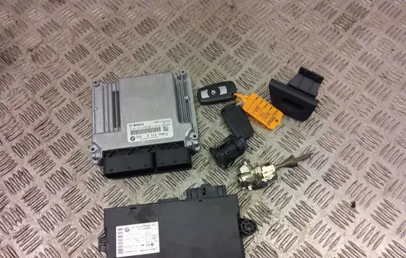 BMW 1 E82 E88 Engine ECU kit and lock set 8512498