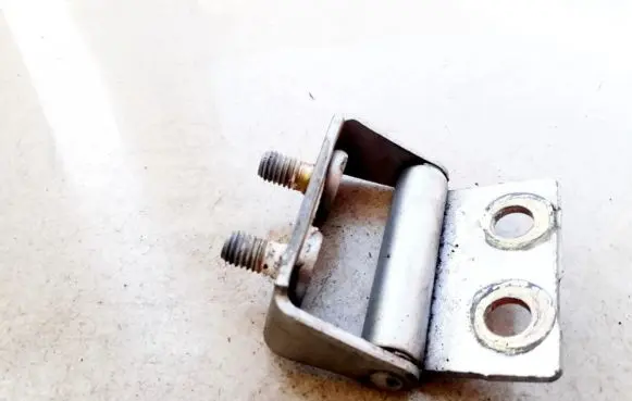 Tailgate/trunk/boot hinge