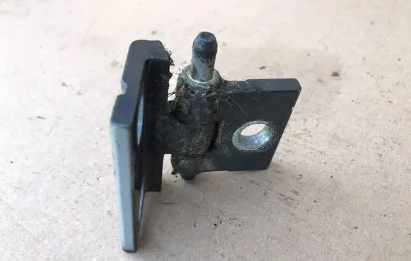 Volvo XC90 Rear door lower hinge
