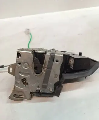 BMW 5 E39 Front door lock 82350969