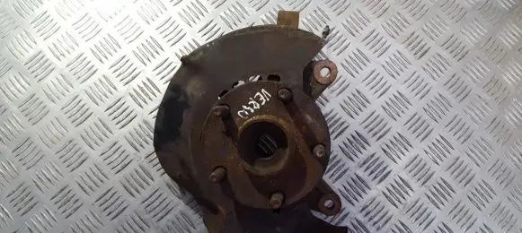 Toyota Avensis Verso Front wheel hub