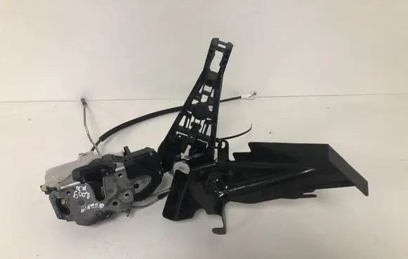 Opel Insignia A Front door lock 13503162