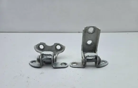 Toyota Prius+ (ZVW40) Rear door hinge set A046694
