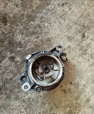 BMW 5 E39 Vacuum pump 72152503