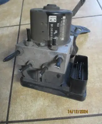 Volkswagen Golf Plus ABS Pump 1K0907379AC 00005305H0 10096003593