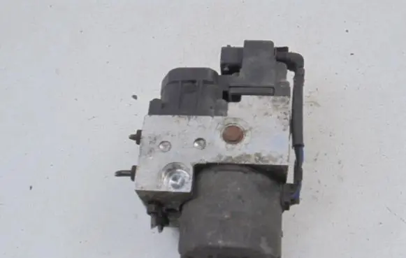 Nissan Almera Tino ABS Pump 476605M306