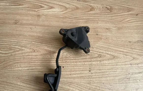Nissan Micra Accelerator throttle pedal 18002AX600 144B 15152
