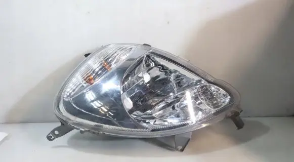 Toyota Yaris Headlight/headlamp