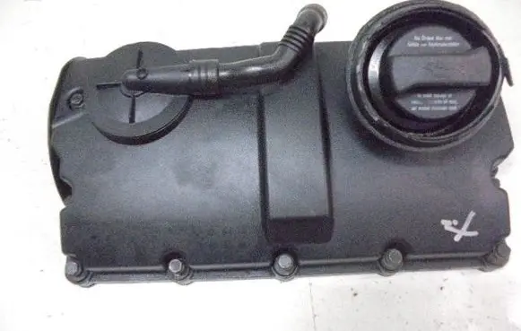 Volkswagen Golf IV Rocker cam cover 038103475L