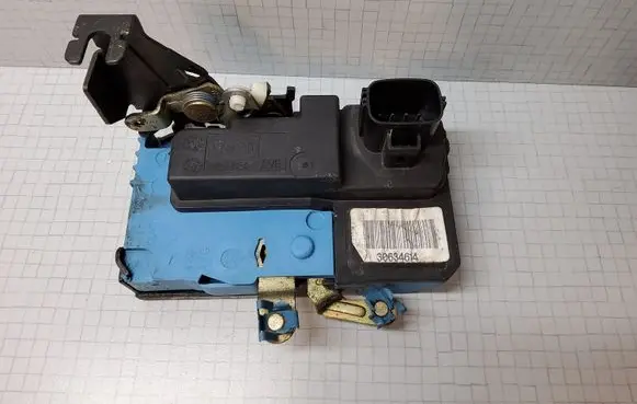 Volvo S60 Front door lock 30634614