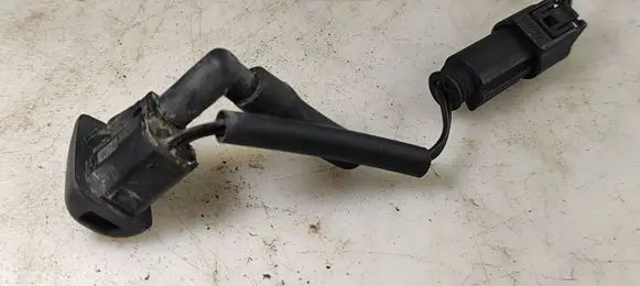 Windshield washer spray nozzle