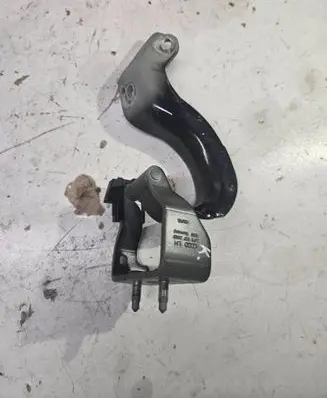 Audi A6 S6 C6 4F Tailgate/trunk/boot hinge 4F9827299D