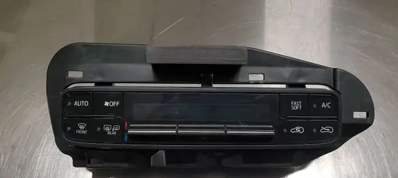 Toyota Auris E180 Climate control unit 5546802030