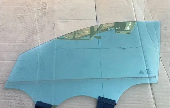 KIA Niro Front door window glass four-door