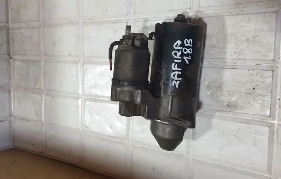 Opel Zafira A Starter motor 1005831244