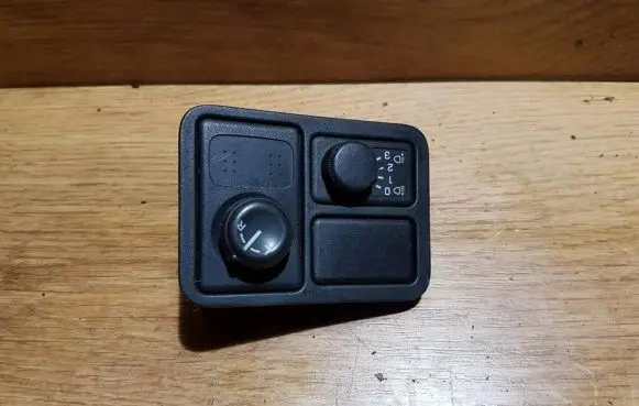 Nissan Almera Wing mirror switch