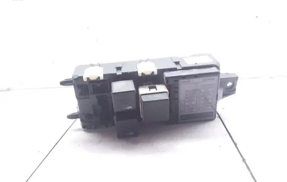 Volvo S40, V40 Fuse module 30889989 MB953383