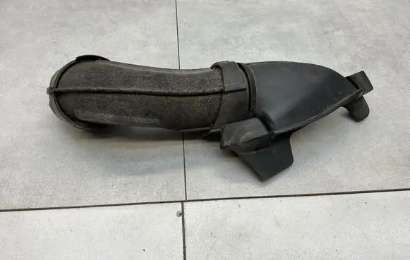 Opel Mokka X Air intake duct part 94550568