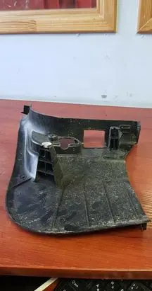 BMW 1 E82 E88 Foot area side trim 7067078