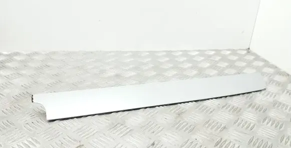 Dashboard glove box trim