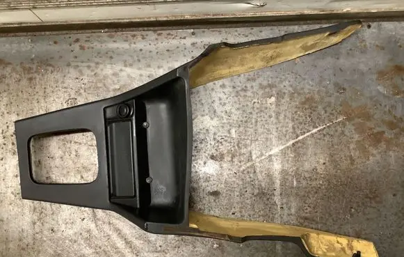 BMW 3 E30 Center console 4989061911