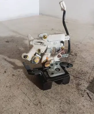 Loading door lock