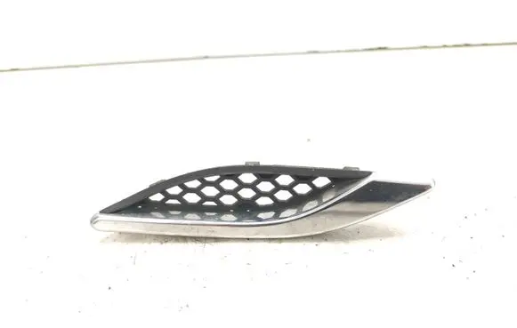 Maserati Ghibli Fender grill 670025654 10147543