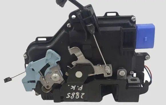 Skoda Octavia Mk2 (1Z) Front door lock 3D1837015AP A02740