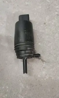 BMW 5 E60 E61 Windscreen/windshield washer pump 23557610