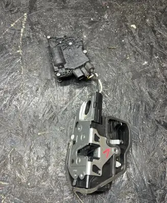 BMW 5 F10 F11 Front door soft close latching motor 7185692