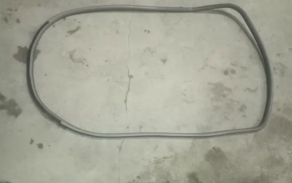 Nissan Leaf I (ZE0) Rear door rubber seal (on body) 