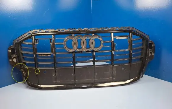 Audi Q7 4M Front bumper upper radiator grill 4M0853651 4M0853651AJ