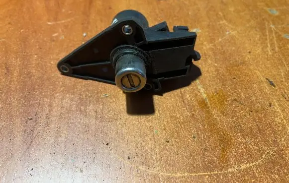 Opel Corsa B Tailgate exterior lock 