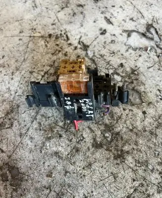 Volkswagen PASSAT B5.5 Fuse box set 8A0937530