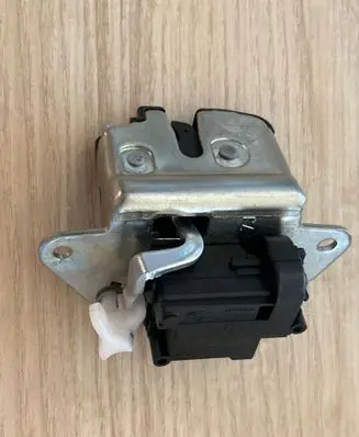 Fiat Panda III Tailgate lock latch 51779118