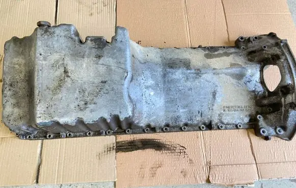 Mercedes-Benz S W126 Oil sump 1030140702 A1030140702
