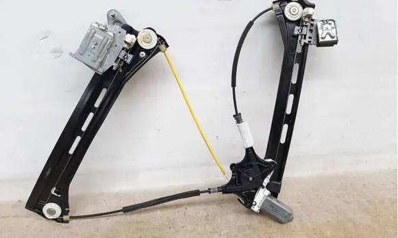 Mercedes-Benz CLS C218 AMG Front door window regulator motor A2078200642