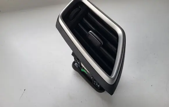 Nissan Qashqai Dashboard side air vent grill/cover trim