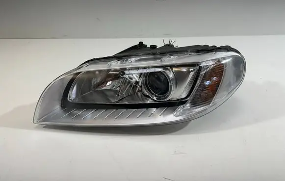 Volvo XC70 Headlight/headlamp