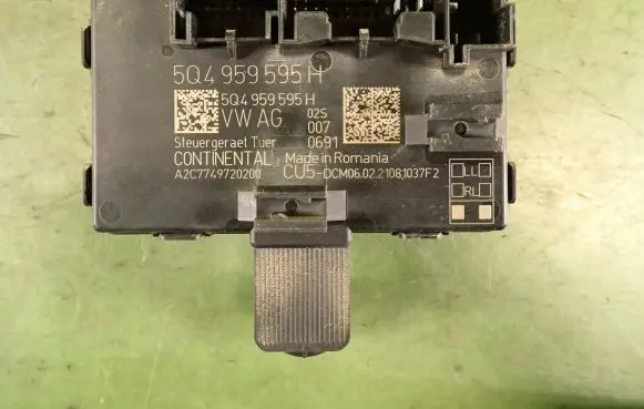 Skoda Octavia Mk4 Door control unit/module 5Q4959595H