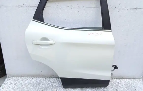 Nissan Qashqai Rear door