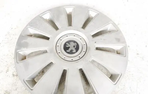 Peugeot 306 R17 wheel hub/cap/trim 